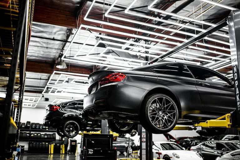 The Working Principle of Tire Changers: Streamlining Automotive Maintenance